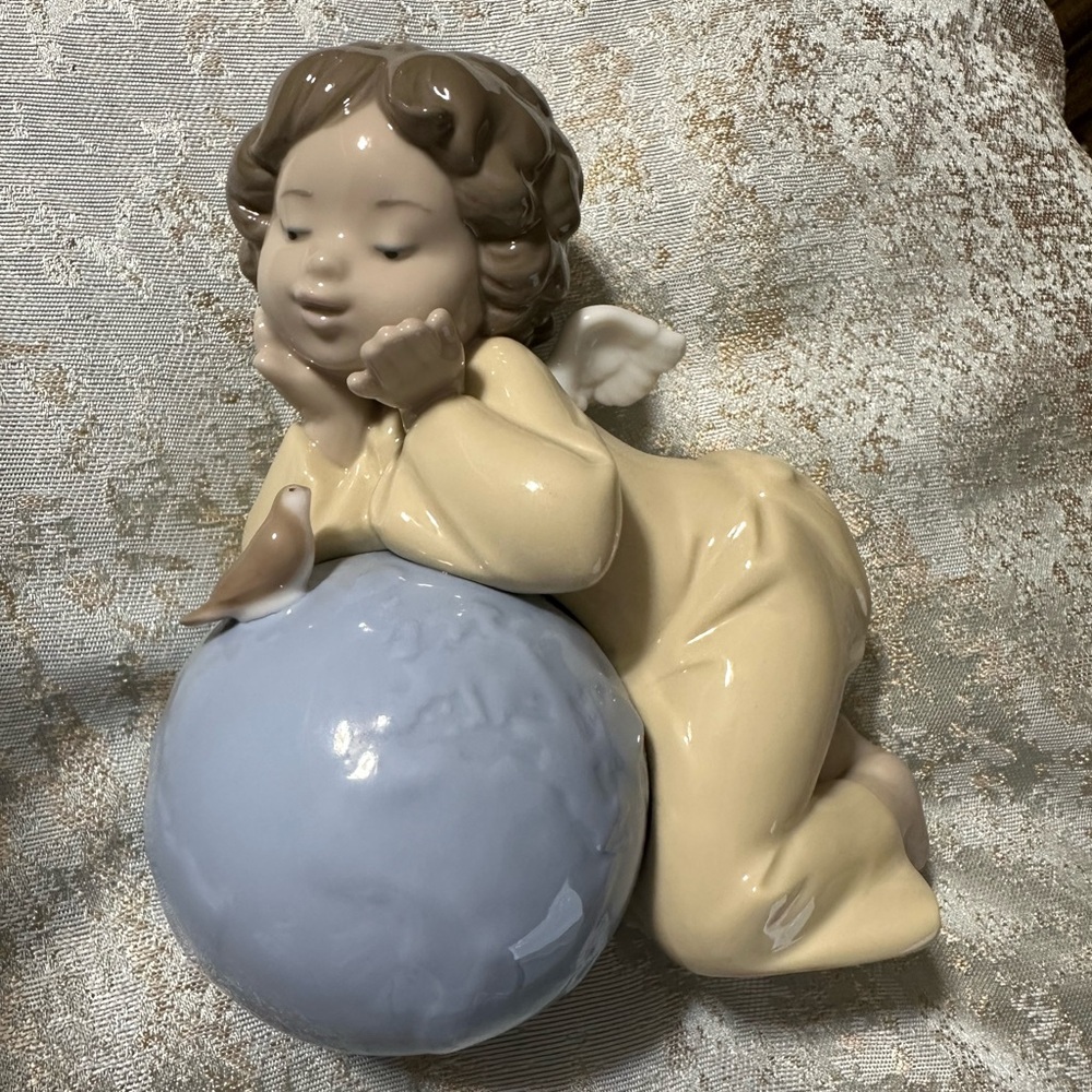 Nao Lladro “A World of Dreams”